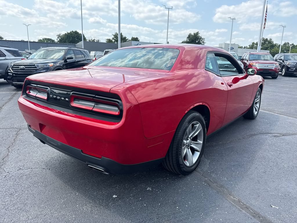 Used 2016 Dodge Challenger SXT RWD image 7