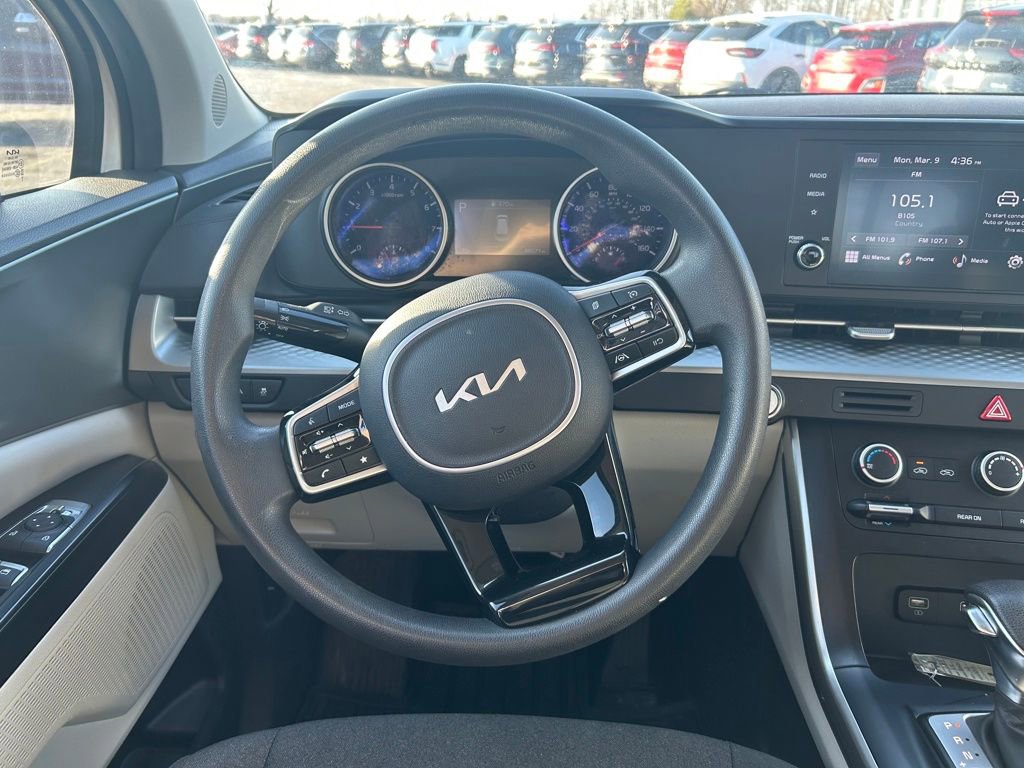Certified 2023 Kia Carnival LX image 10