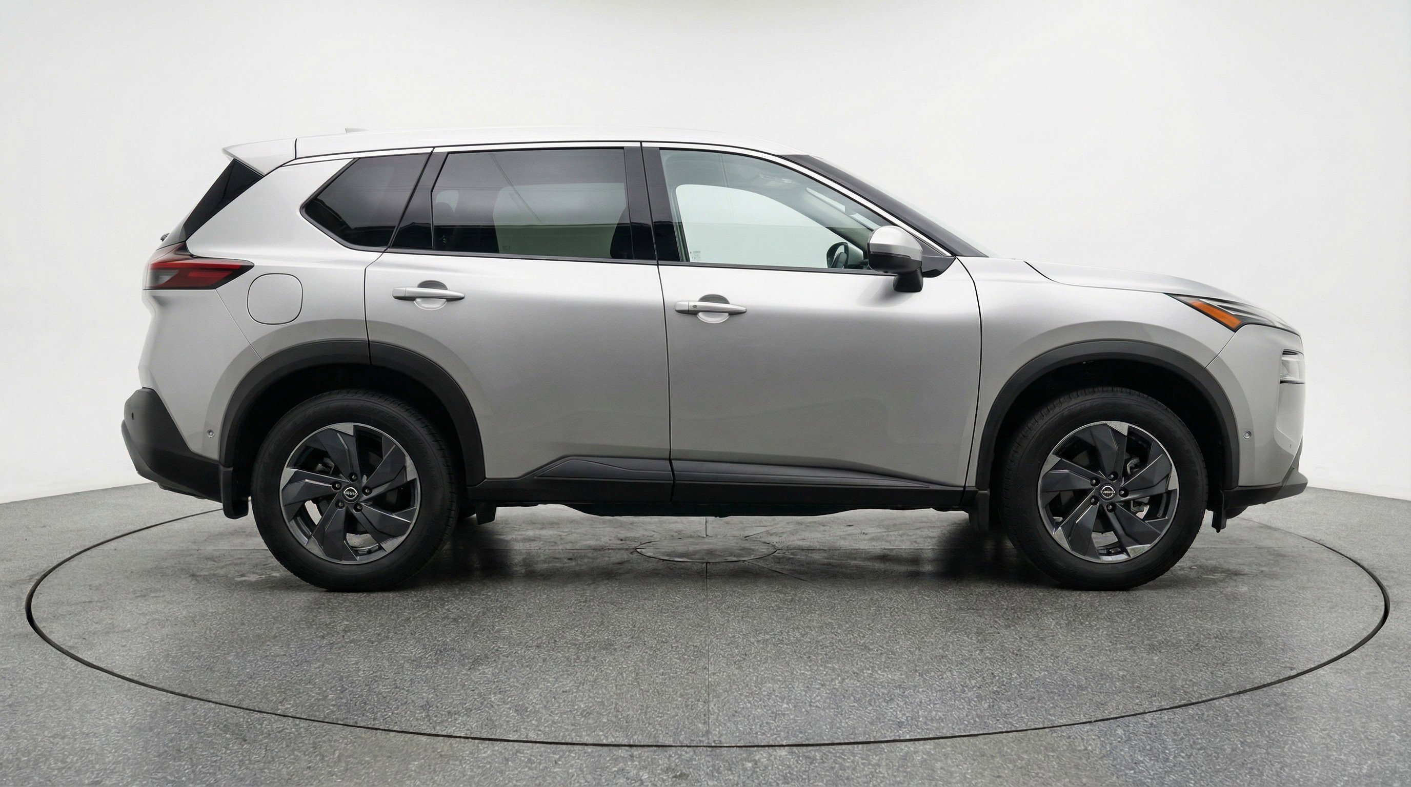 Used 2025 Nissan Rogue SV FWD image 11