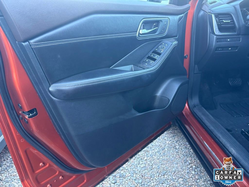 Used 2021 Nissan Rogue SL w/ Premium Package image 14