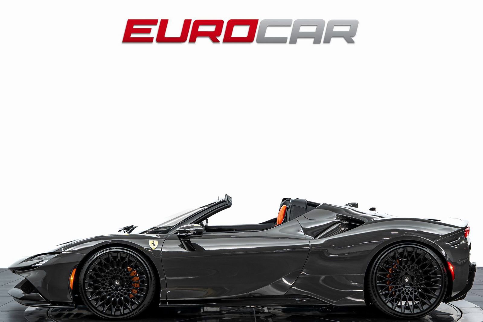 Used 2024 Ferrari SF90 Spider image 2