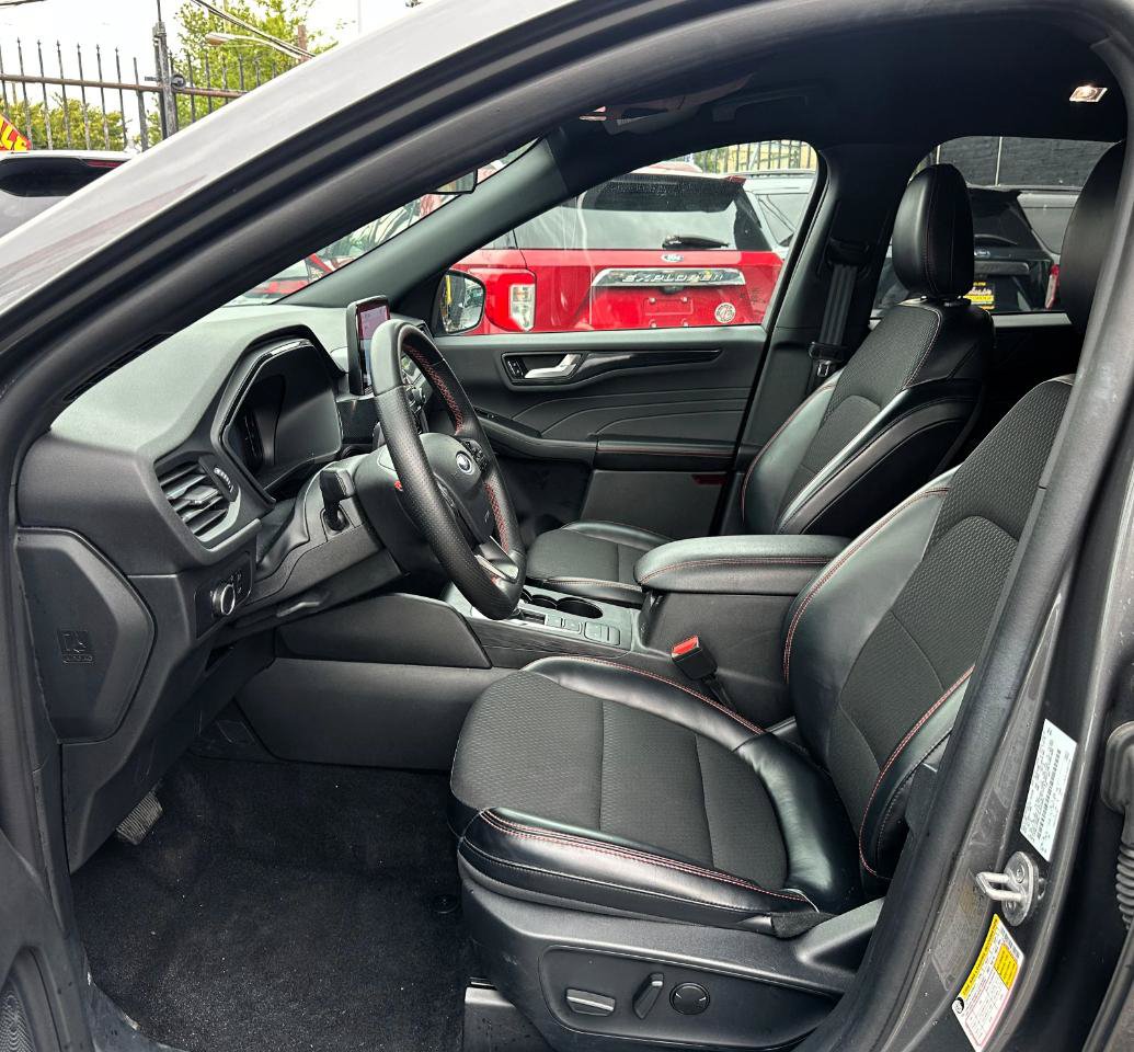 Used 2025 Ford Escape ST-Line FWD image 21