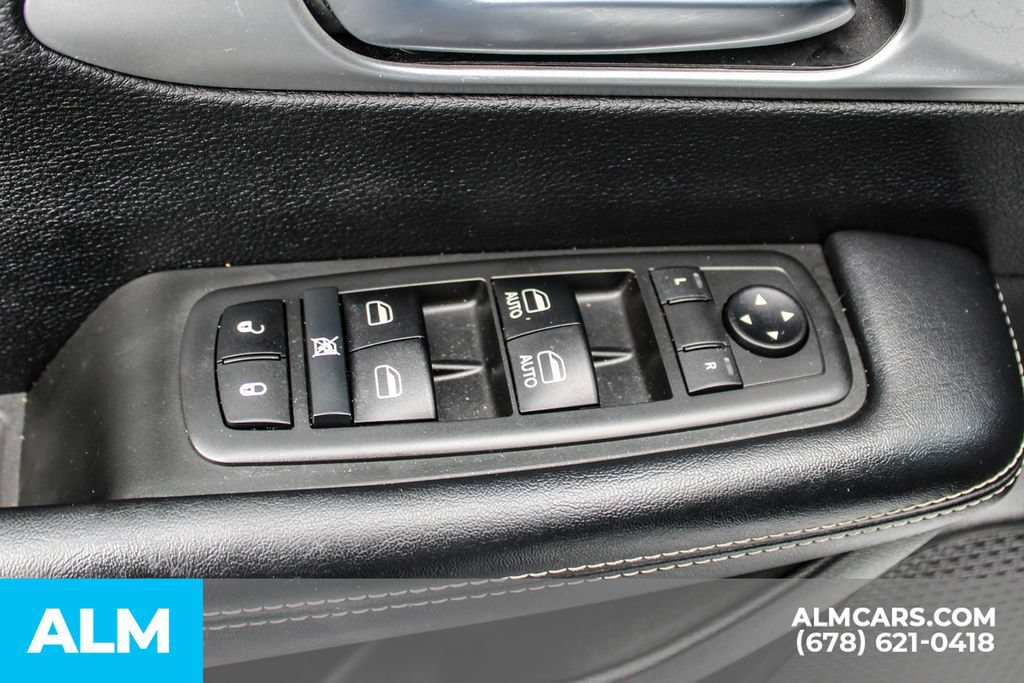 Used 2019 Chrysler Pacifica Touring Plus w/ S Appearance Package FWD image 40