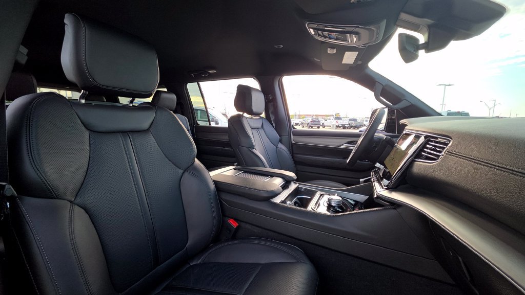 New 2026 Jeep Grand Wagoneer Limited AWD/4WD image 12
