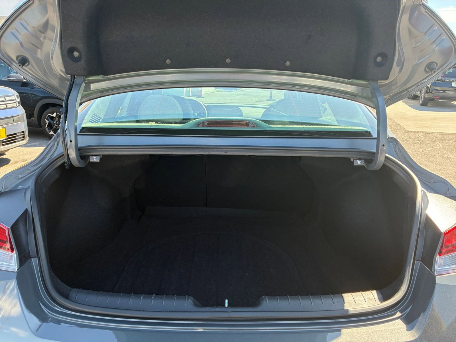 Used 2025 Hyundai Elantra SEL FWD image 32