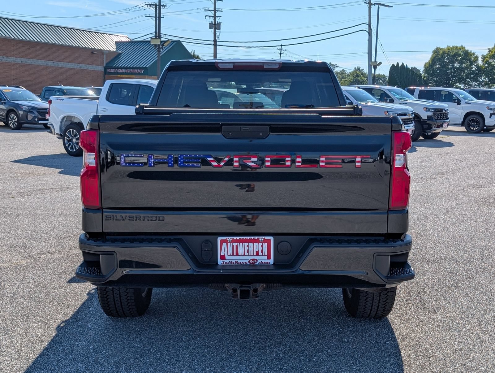 Used 2020 Chevrolet Silverado 1500 Custom w/ Custom Value Package AWD/4WD image 4