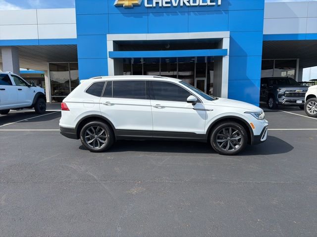 Used 2022 Volkswagen Tiguan SE FWD image 2