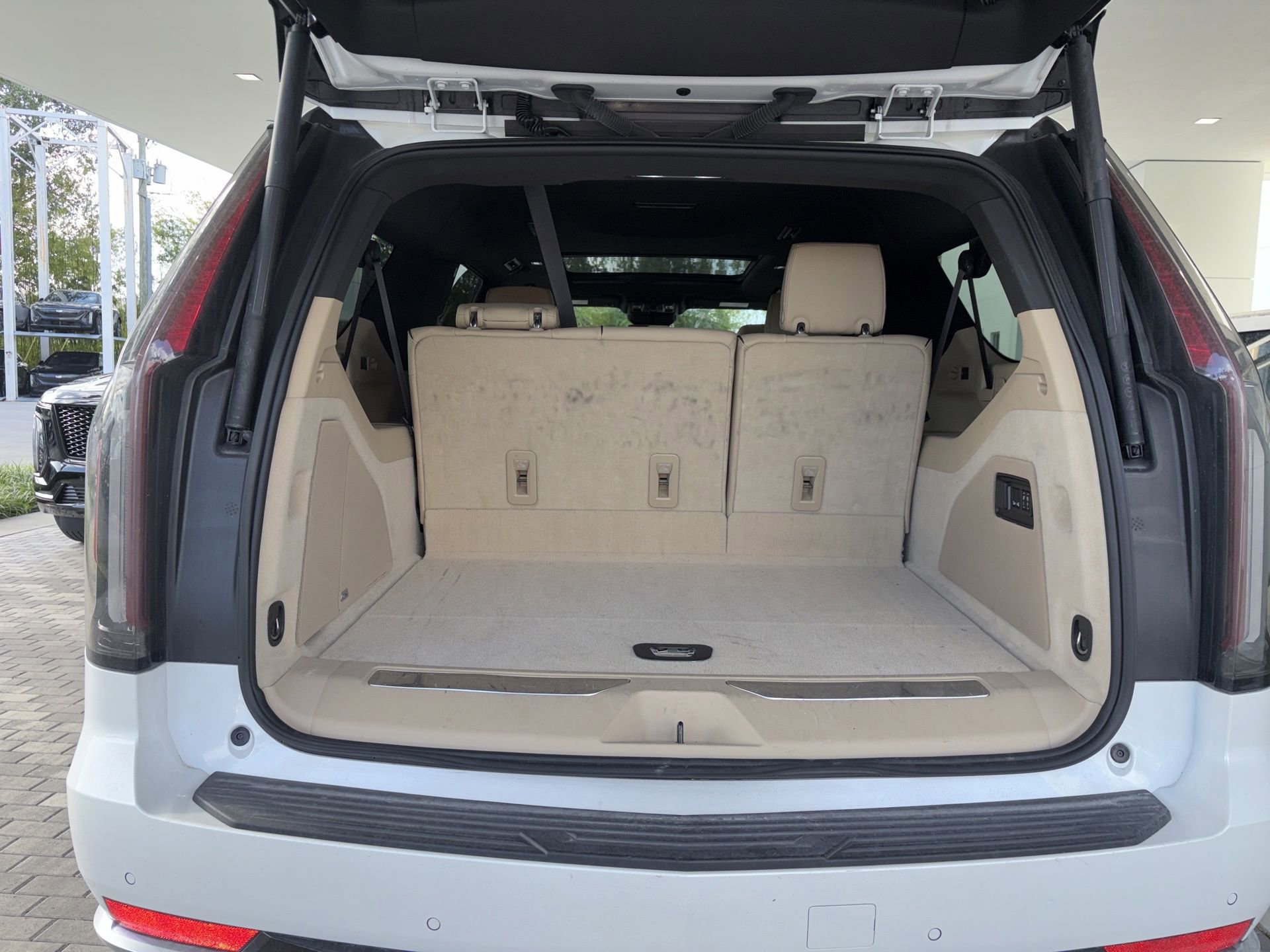 Used 2024 Cadillac Escalade ESV Premium Luxury image 6