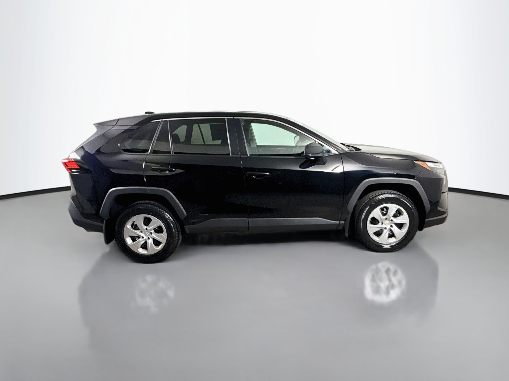 Used 2024 Toyota RAV4 LE AWD/4WD image 8