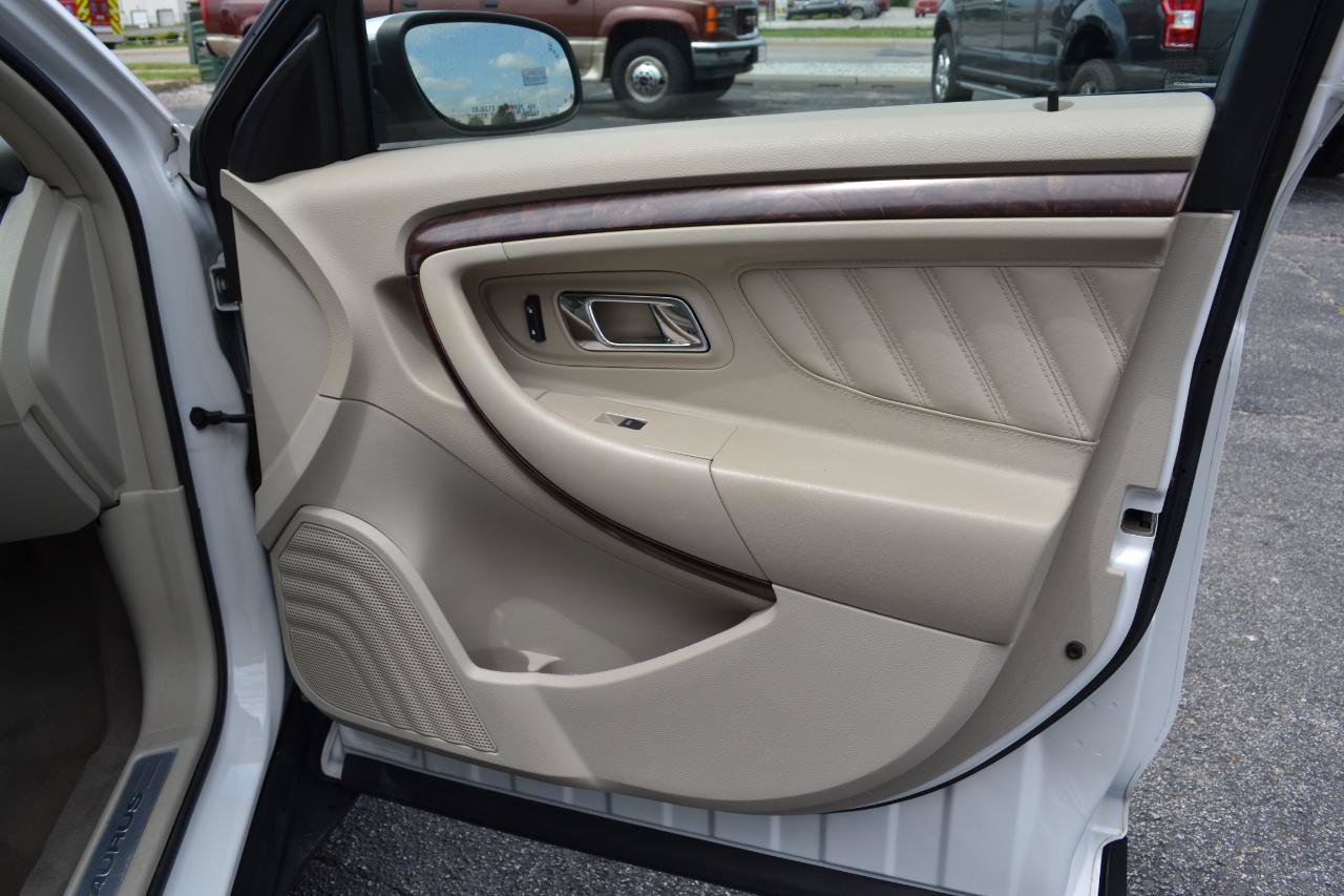 Used 2010 Ford Taurus Limited AWD/4WD image 38