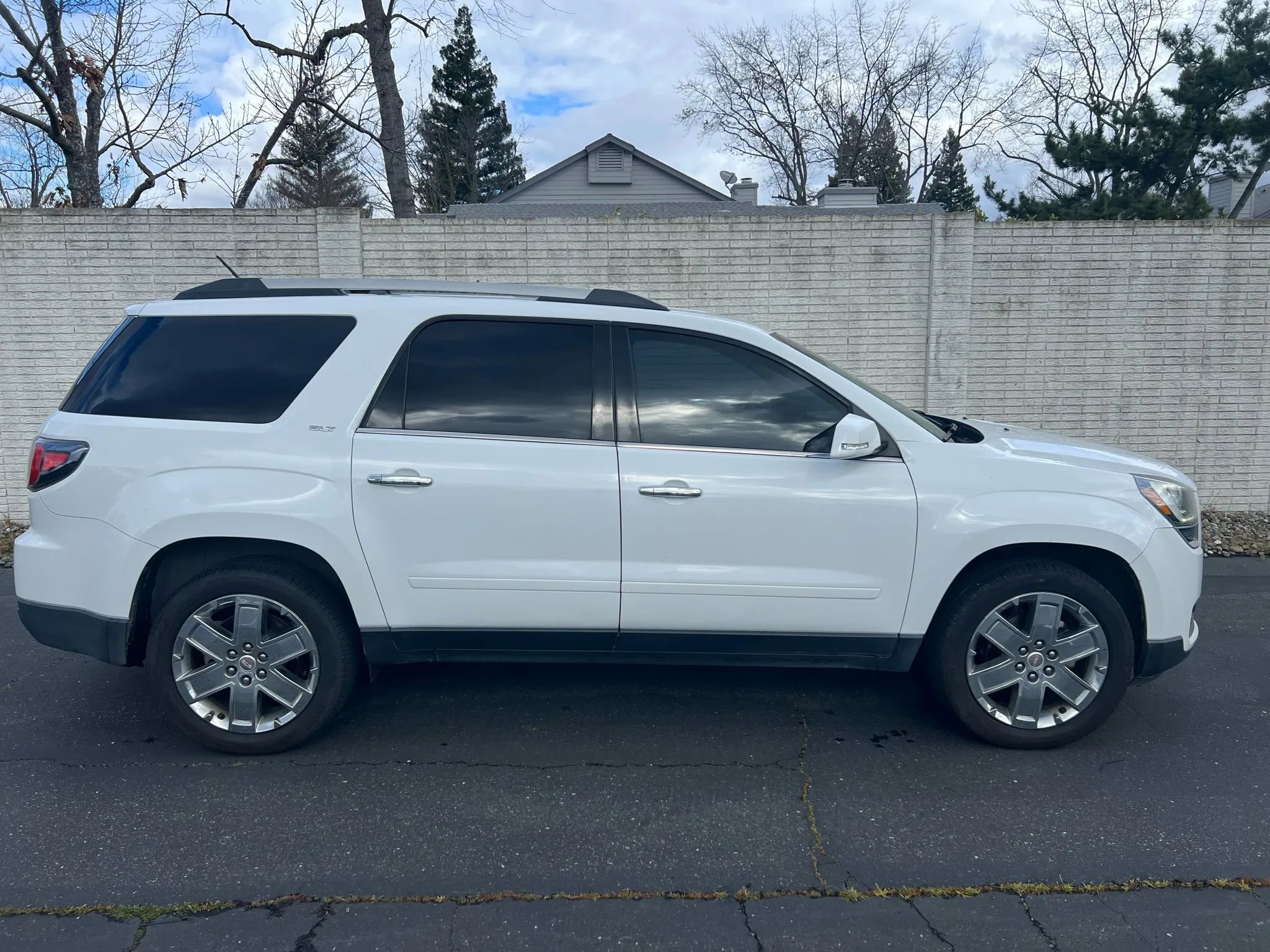 Used 2017 GMC Acadia Limited SLT image 4