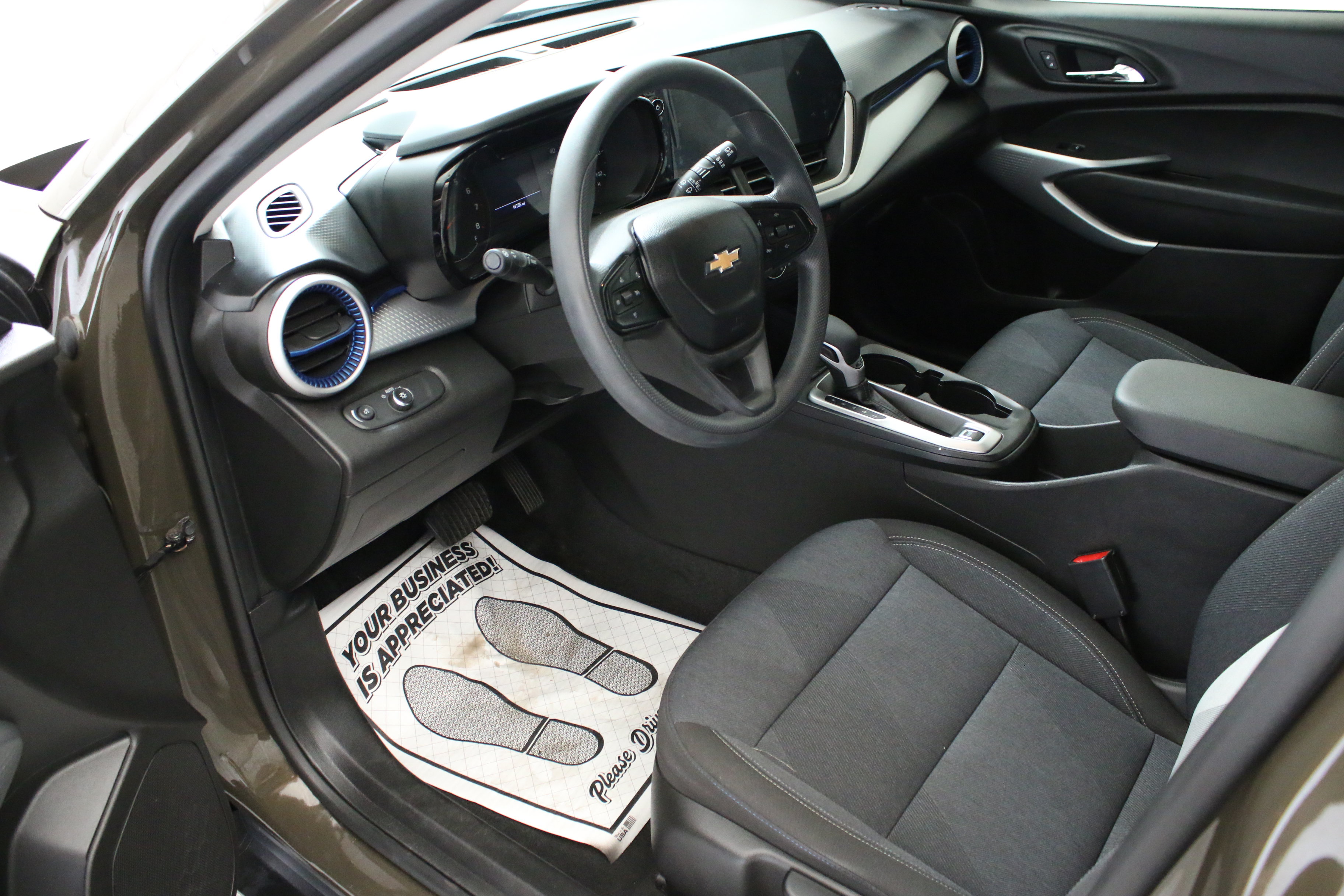 Used 2024 Chevrolet Trax LS w/ LS Convenience Package FWD image 21