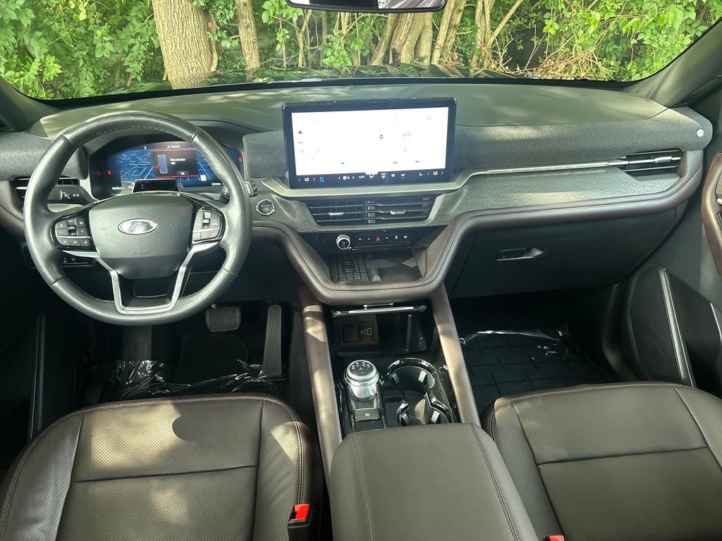 Used 2025 Ford Explorer Platinum w/ LUX Leather Package AWD/4WD image 15