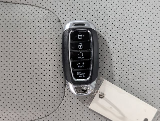 Used 2023 Hyundai Elantra Limited image 30