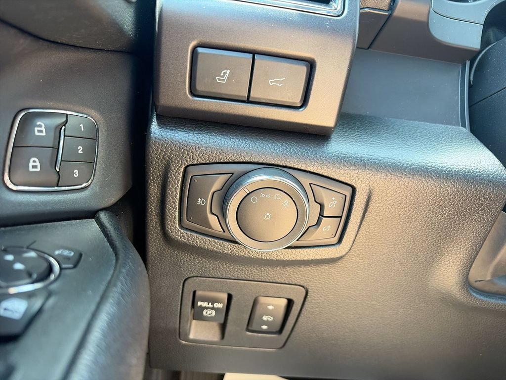 Used 2020 Ford Expedition Max Limited RWD image 24