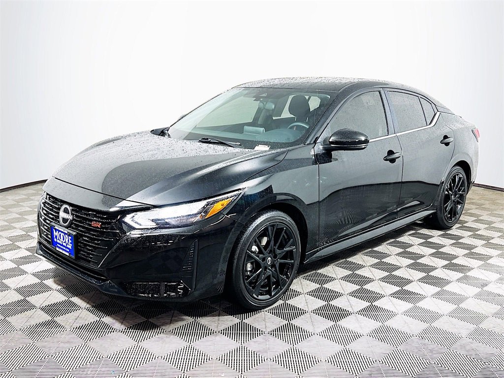 Used 2025 Nissan Sentra SR w/ Midnight Edition image 4