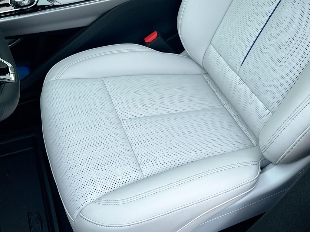 New 2025 Cadillac Lyriq Luxury w/ LPO, Floor Liner Package image 19