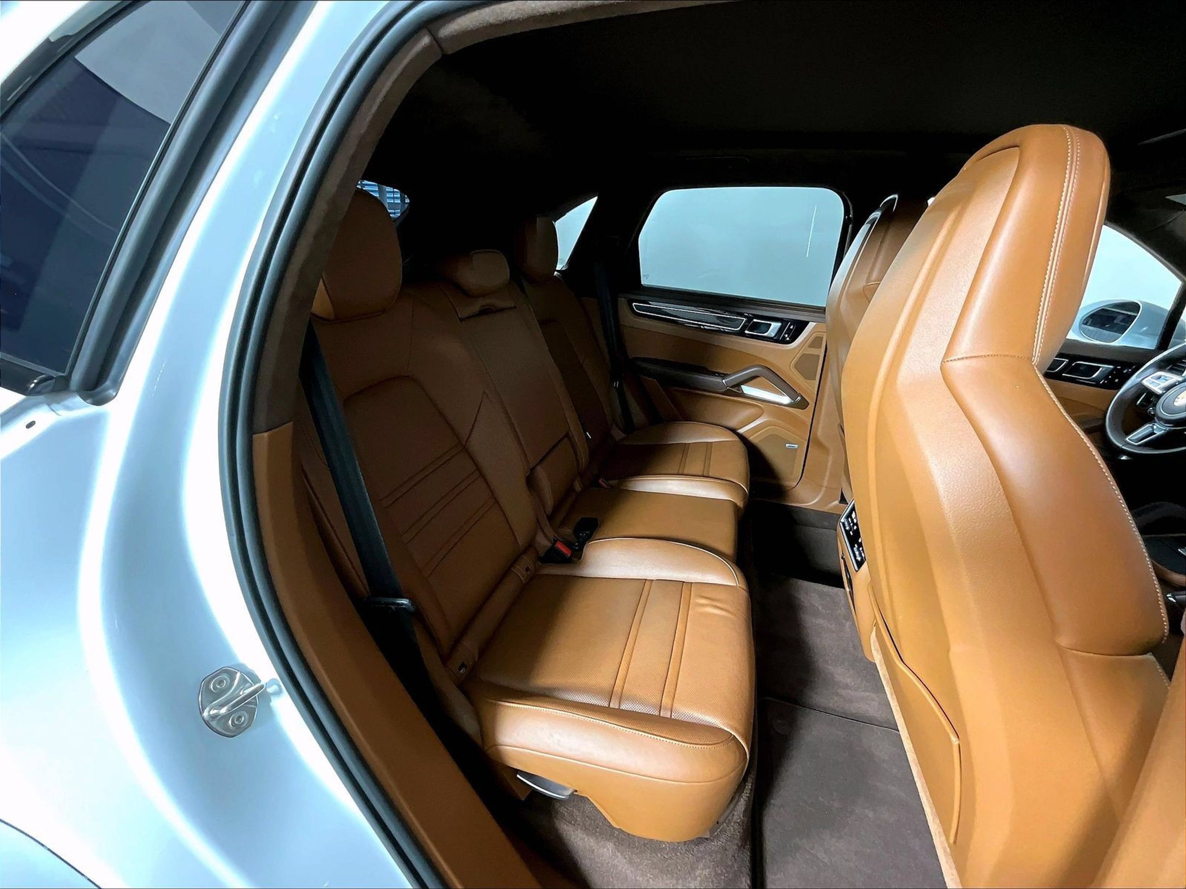 Certified 2019 Porsche Cayenne Turbo AWD/4WD image 19