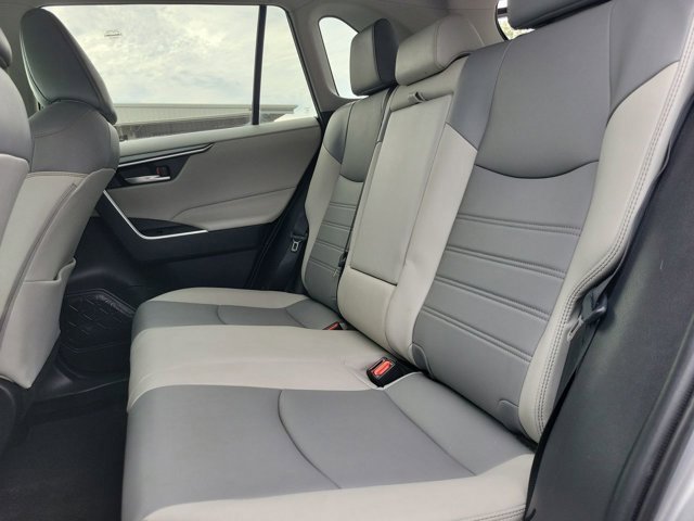 Used 2021 Toyota RAV4 XLE Premium image 20