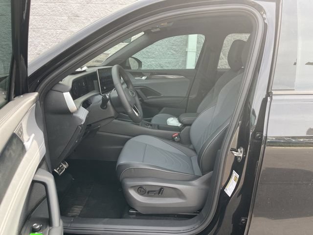 Used 2026 Volkswagen Tiguan SE R-Line FWD image 21
