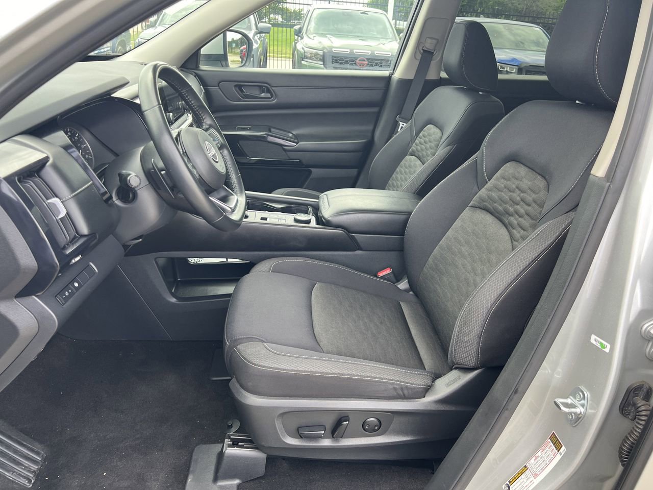 Used 2023 Nissan Pathfinder SV AWD/4WD image 10