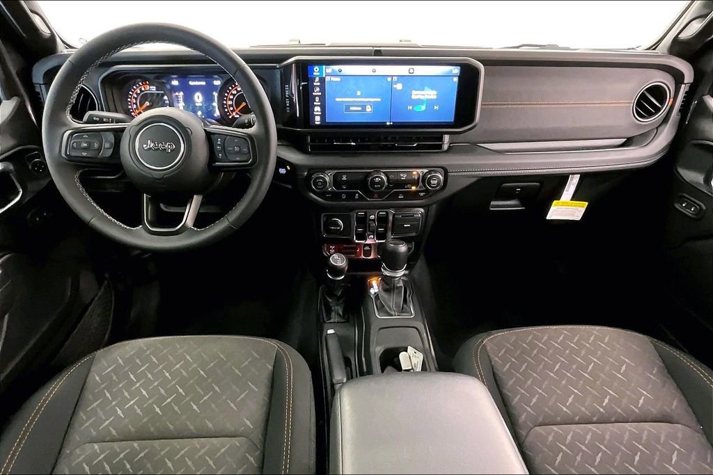 Used 2025 Jeep Gladiator Mojave AWD/4WD image 14