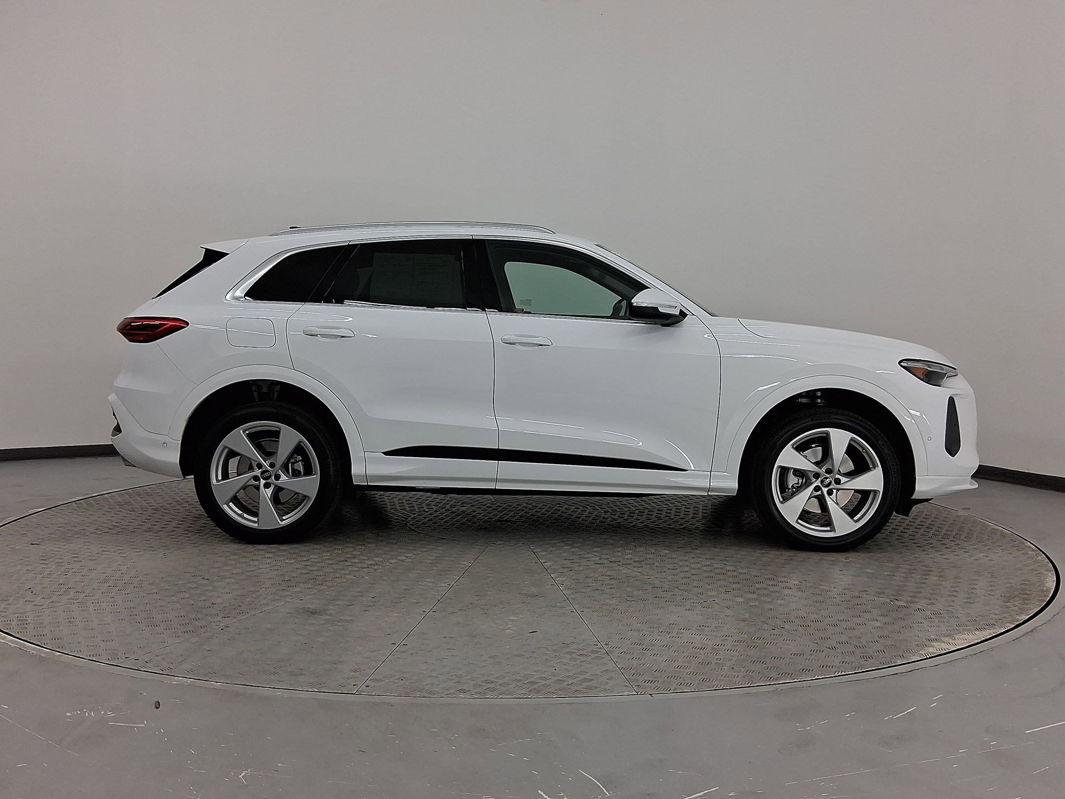 Used 2025 Audi Q5 Premium Plus w/ Premium Plus image 8