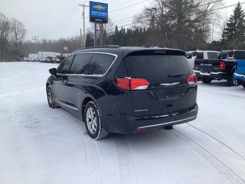 Used 2017 Chrysler Pacifica Touring-L image 5