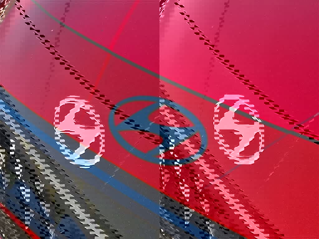 Used 2025 Hyundai Elantra Sport image 30