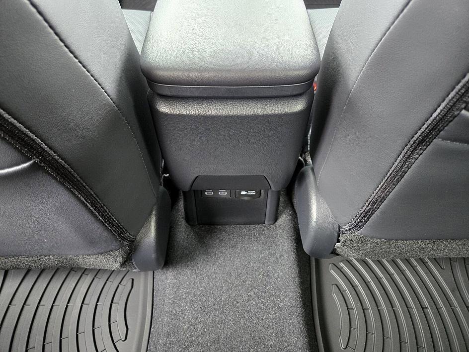 New 2025 Toyota Prius Plug-In Hybrid image 15