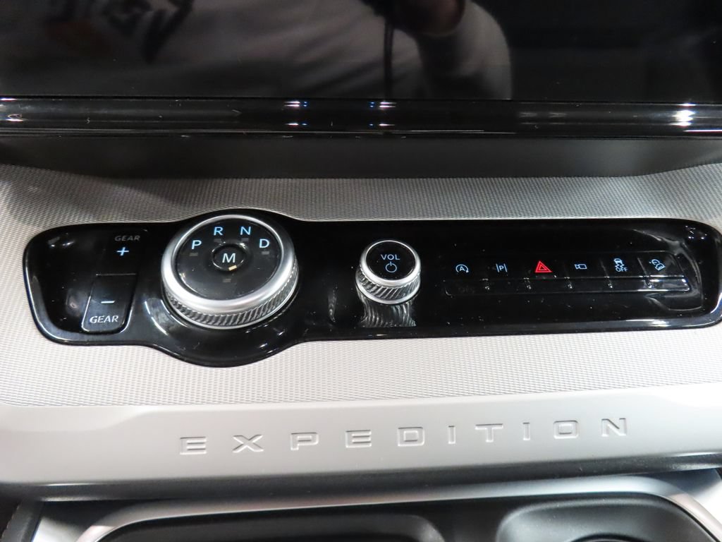 Used 2025 Ford Expedition Active AWD/4WD image 49