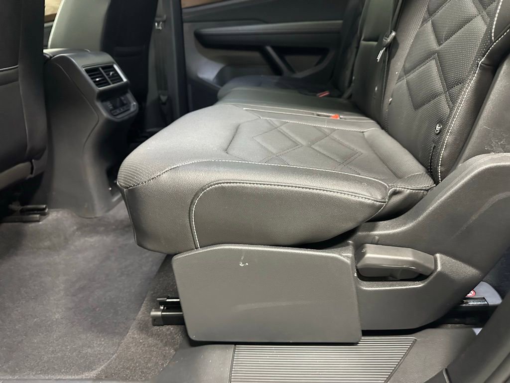 Used 2025 Volkswagen Atlas SE image 43