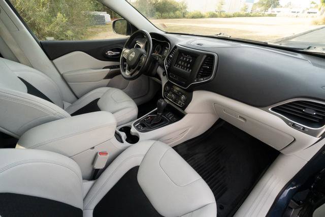 Used 2020 Jeep Cherokee Latitude Plus image 27