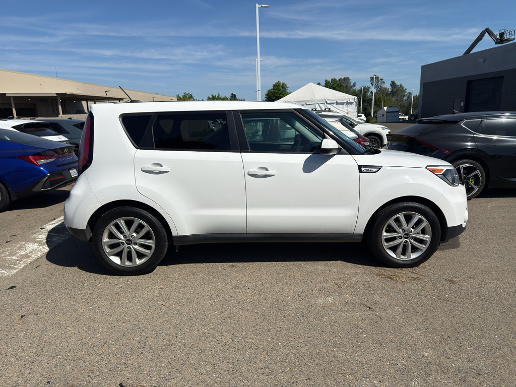 Used 2017 Kia Soul + FWD image 4