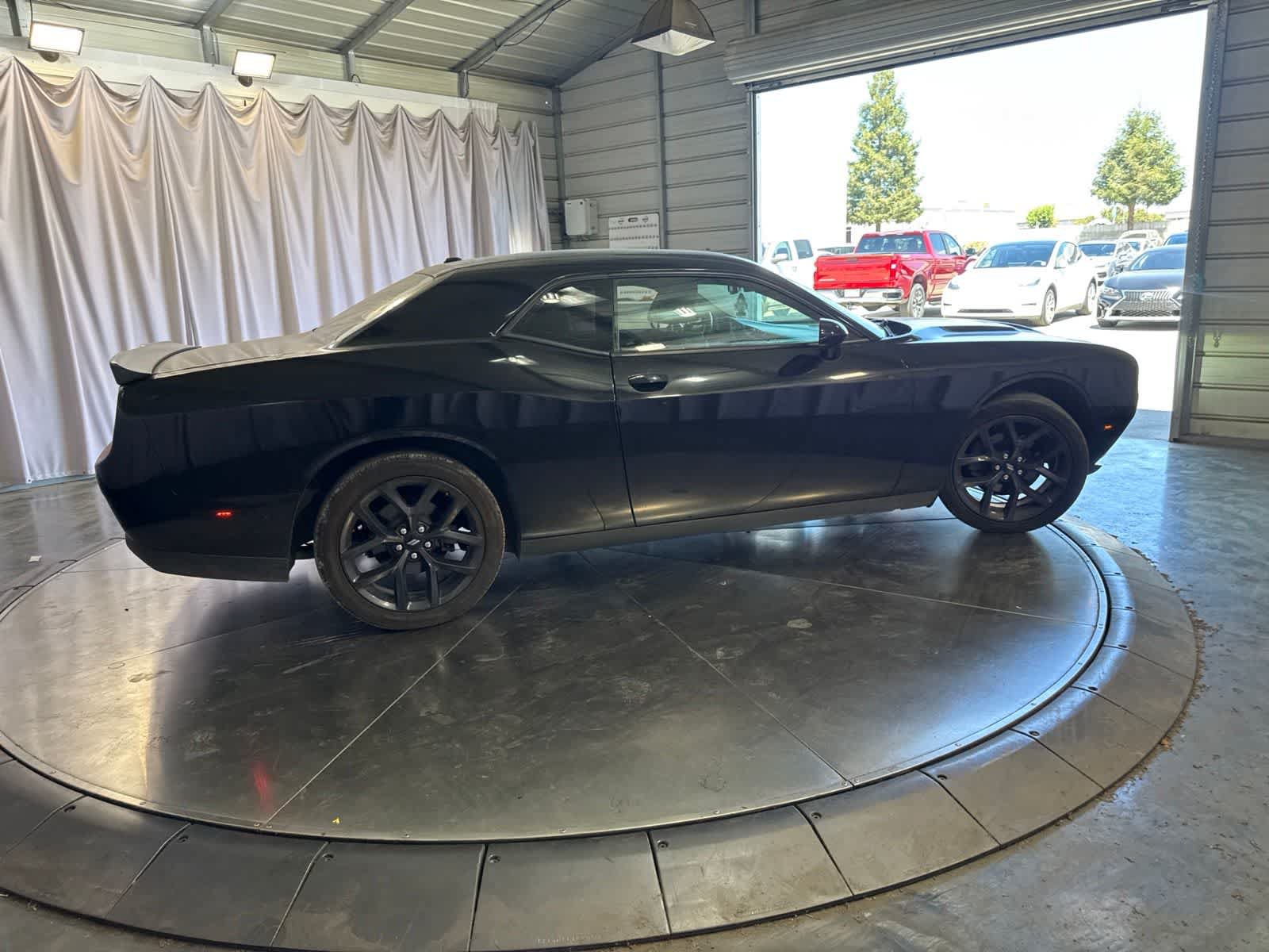 Used 2019 Dodge Challenger SXT w/ Blacktop Package RWD image 4