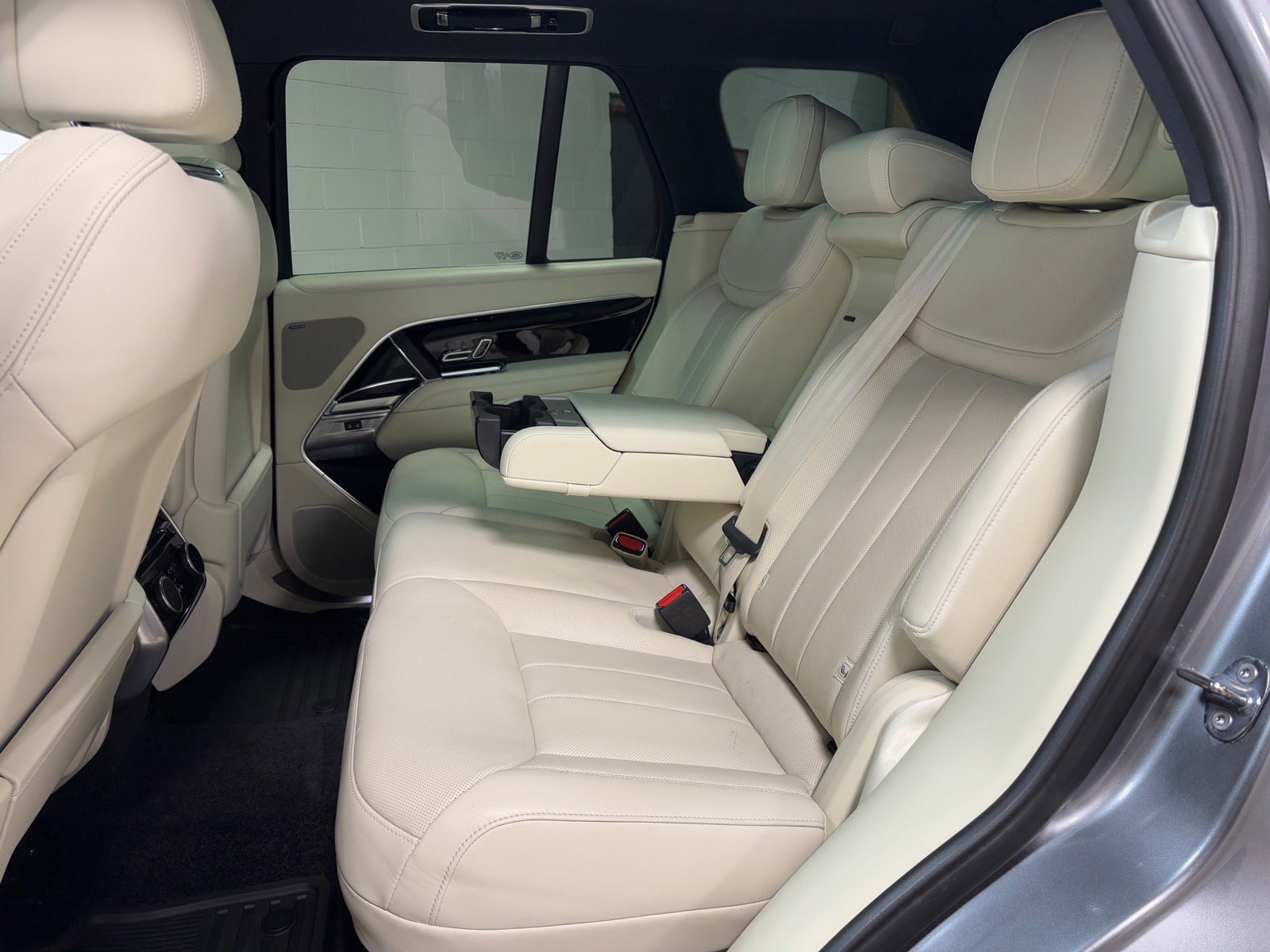 Used 2023 Land Rover Range Rover SE image 28