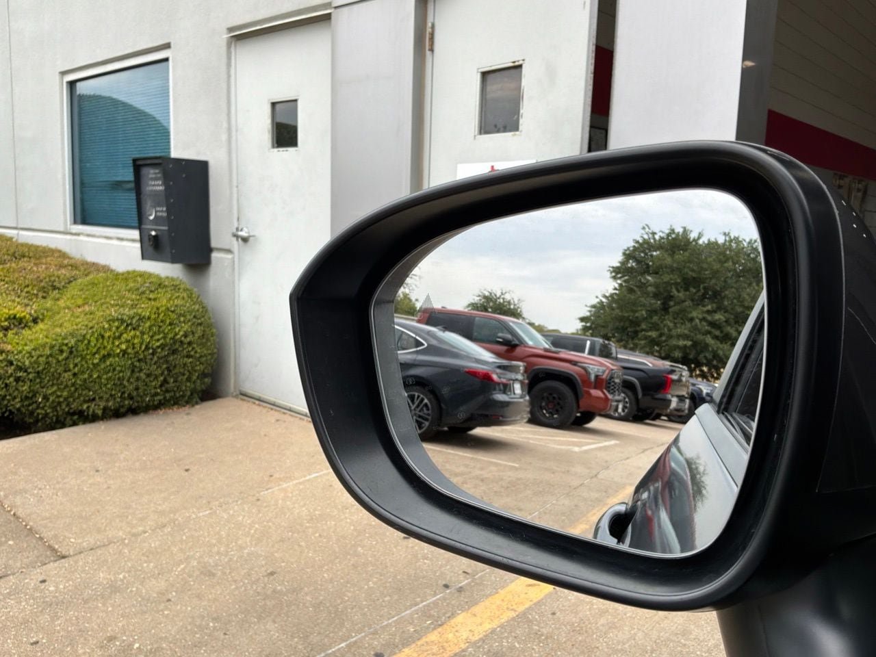 Used 2025 Nissan Rogue SV FWD image 20