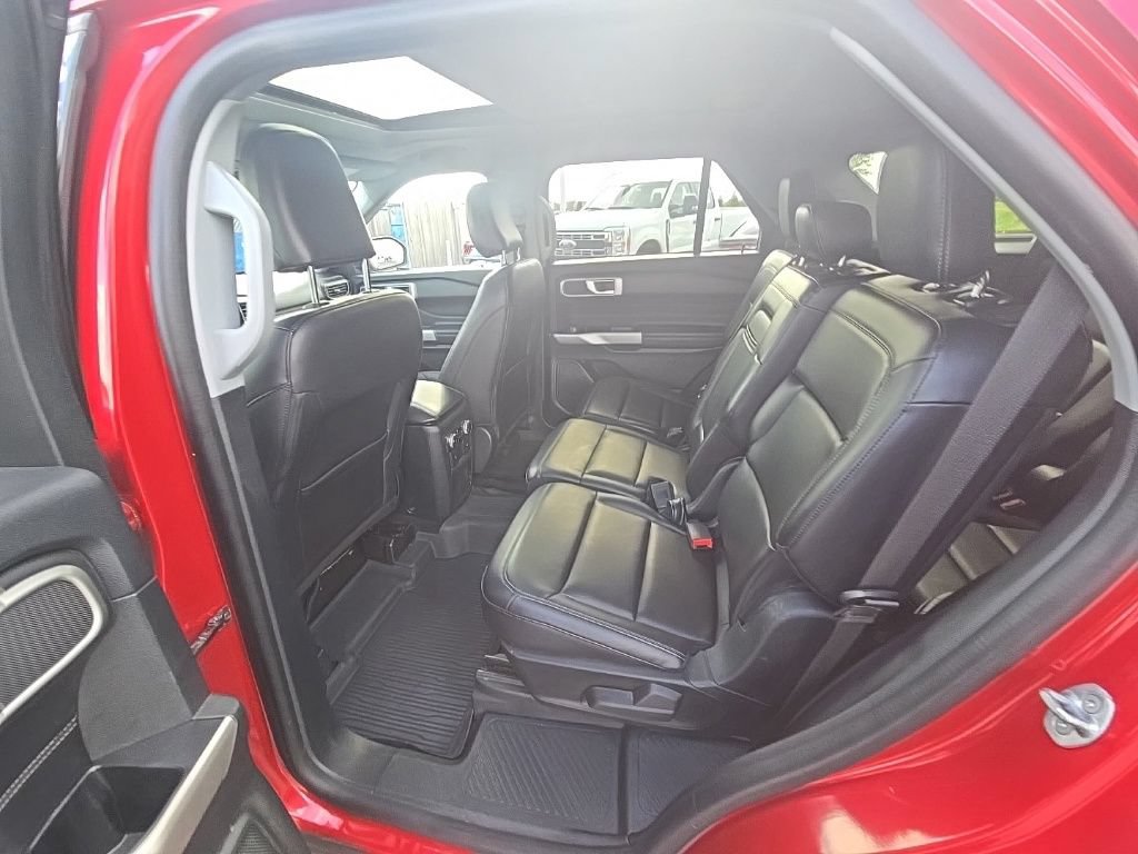 Used 2022 Ford Explorer XLT w/ Equipment Group 202A AWD/4WD image 27