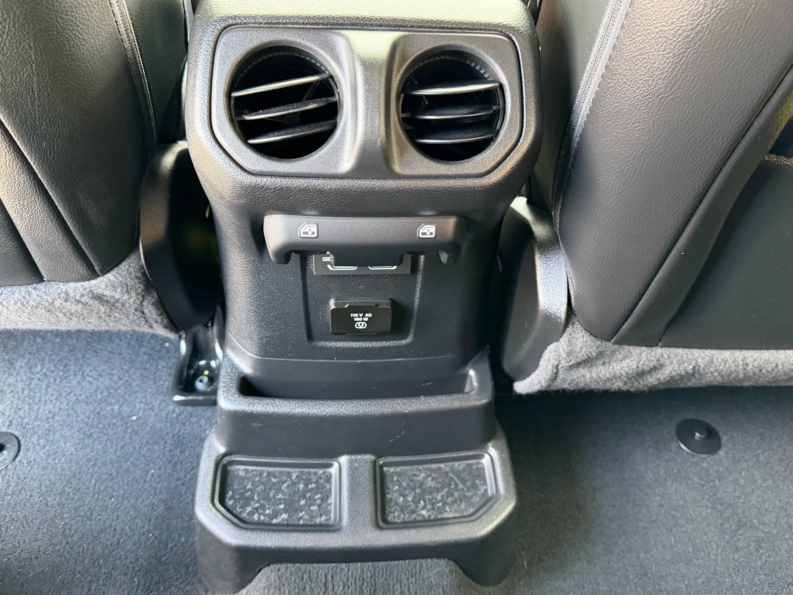 Used 2022 Jeep Wrangler Unlimited Sahara w/ Safety Group AWD/4WD image 16