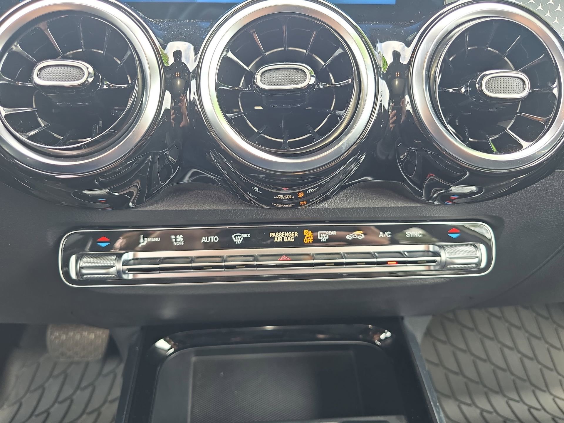 Used 2025 Mercedes-Benz GLB 250 image 24