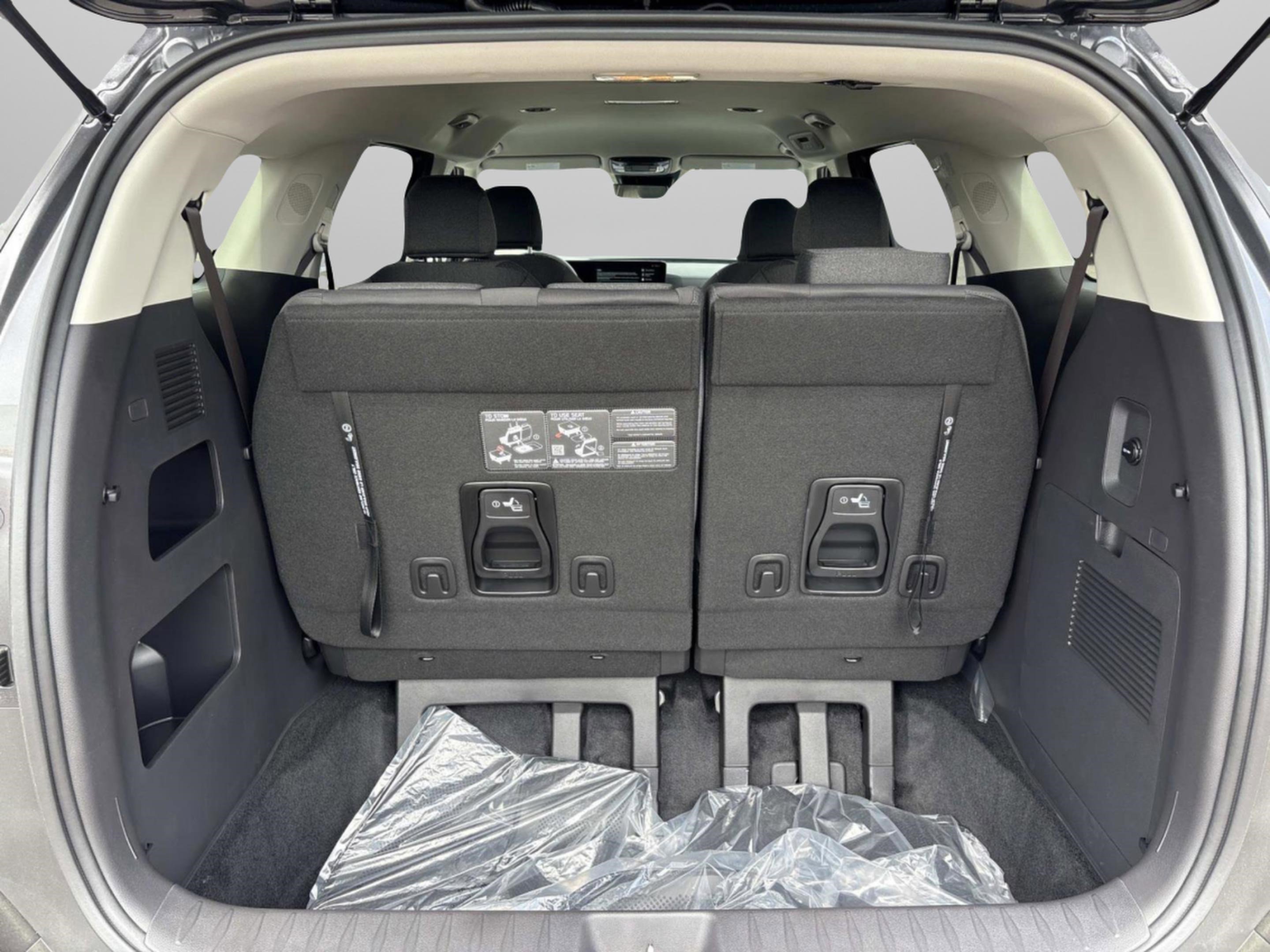 New 2026 Kia Carnival LX FWD image 12