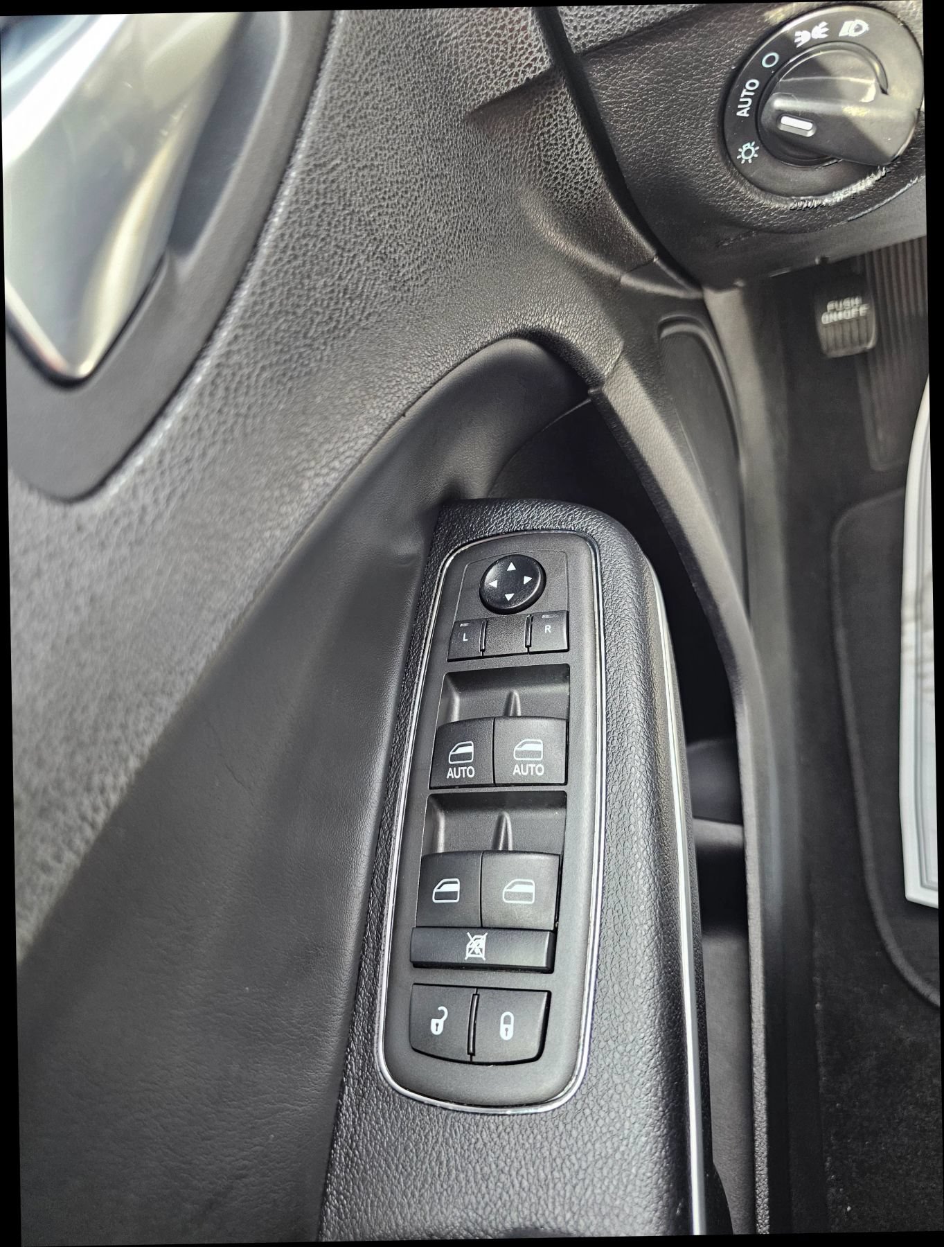 Used 2021 Dodge Charger SXT w/ Leather Interior Group RWD image 19