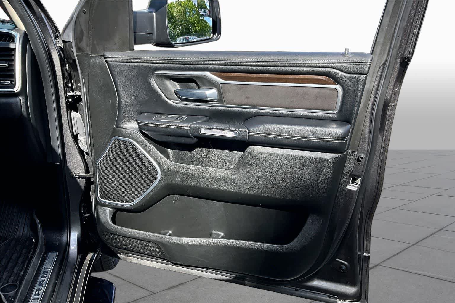 Used 2022 RAM 1500 Laramie AWD/4WD image 21