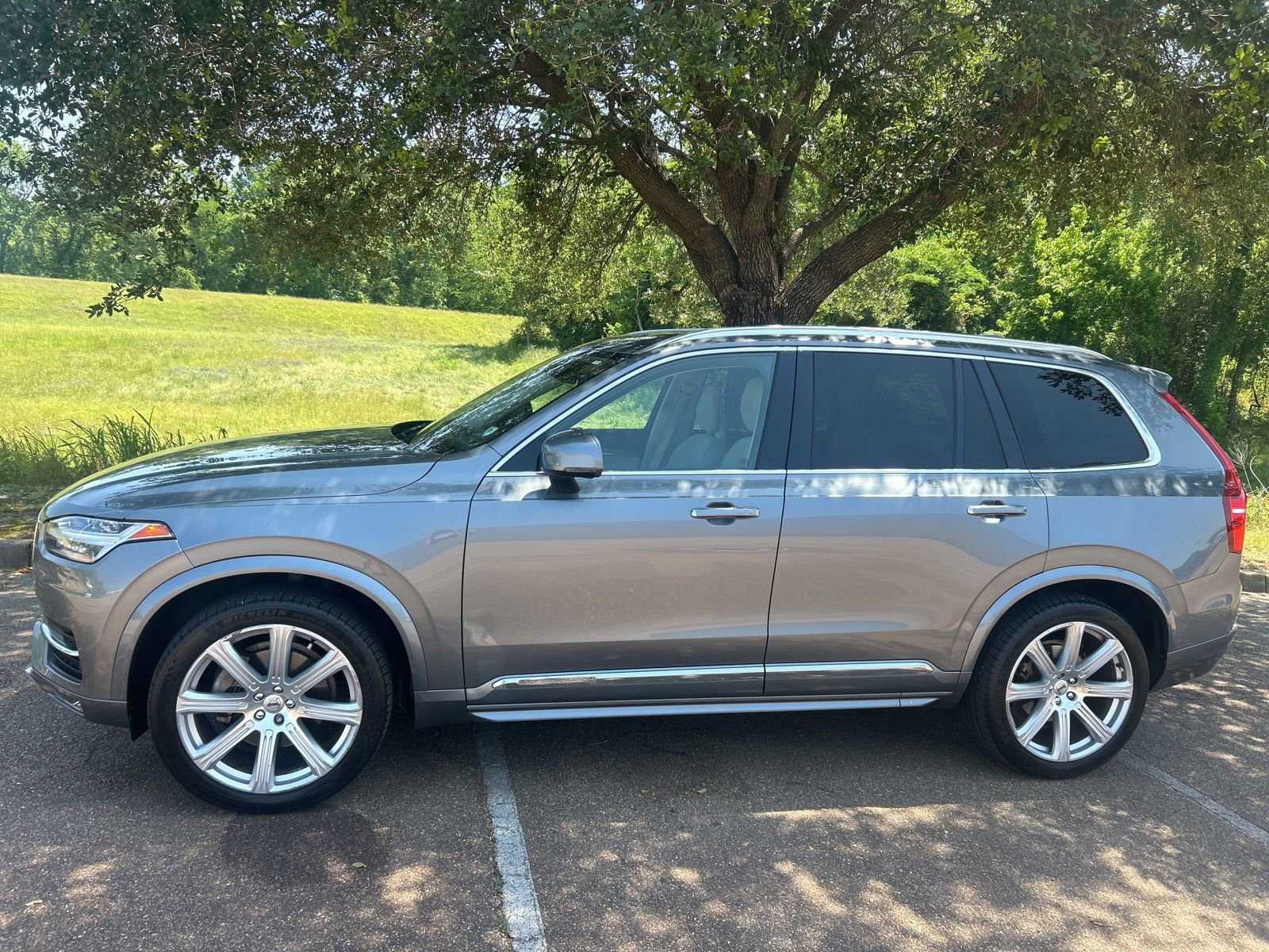 Used 2016 Volvo XC90 T6 Inscription w/ Vision Package AWD/4WD image 3