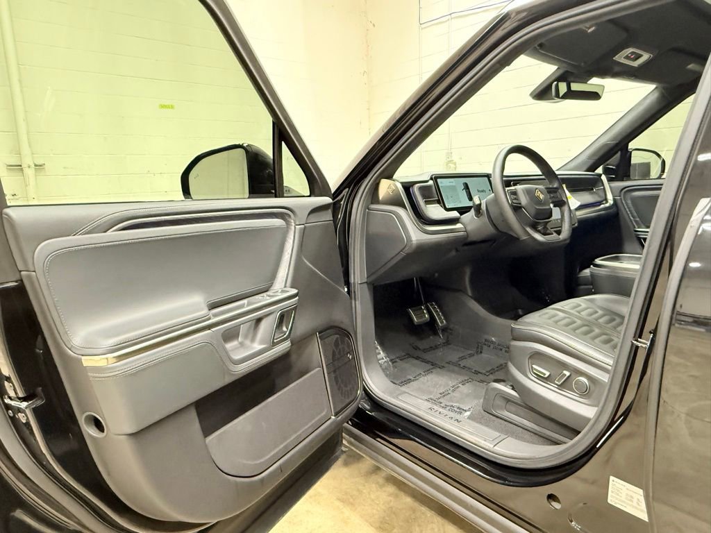 Used 2024 Rivian R1S Adventure AWD/4WD image 28