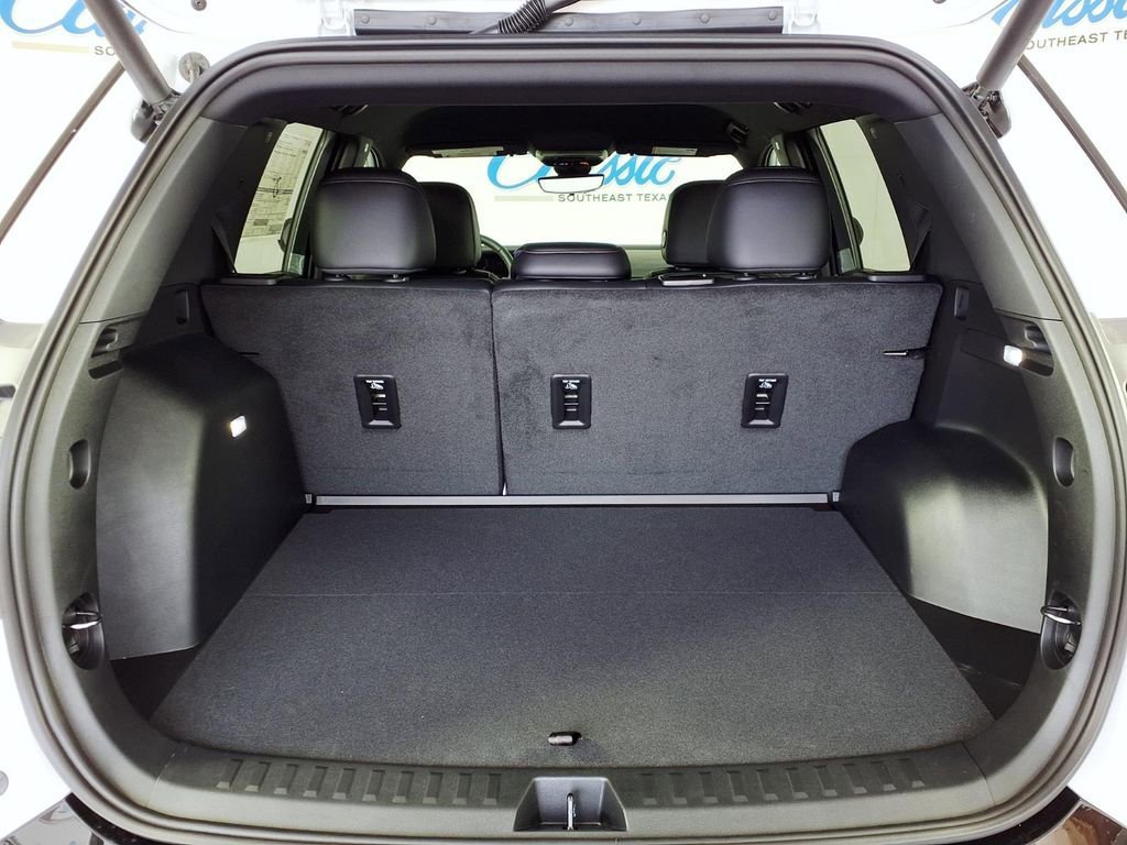 New 2026 GMC Terrain AT4 w/ Convenience Package III AWD/4WD image 9