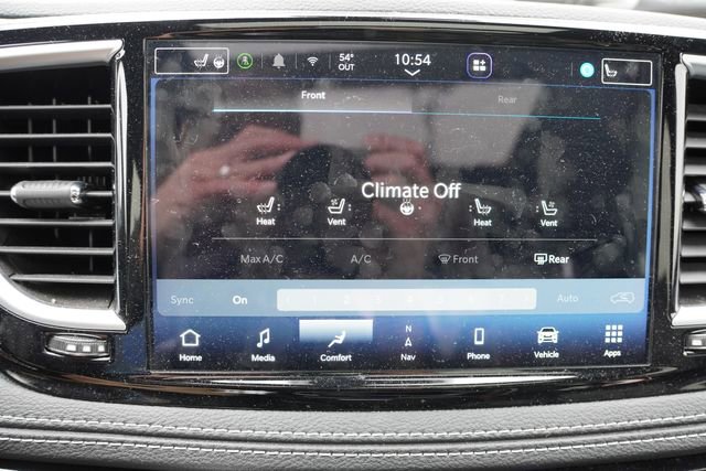 Used 2023 Chrysler Pacifica Limited w/ Uconnect Theater Family Group AWD/4WD image 8