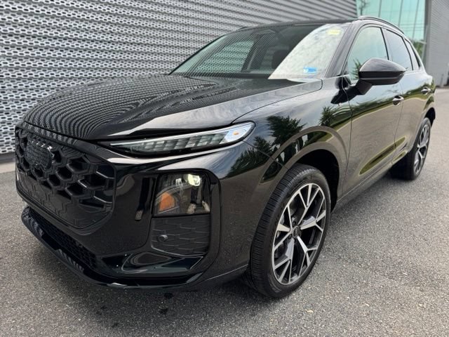 New 2026 Audi Q3 quattro 2.0T AWD/4WD image 1