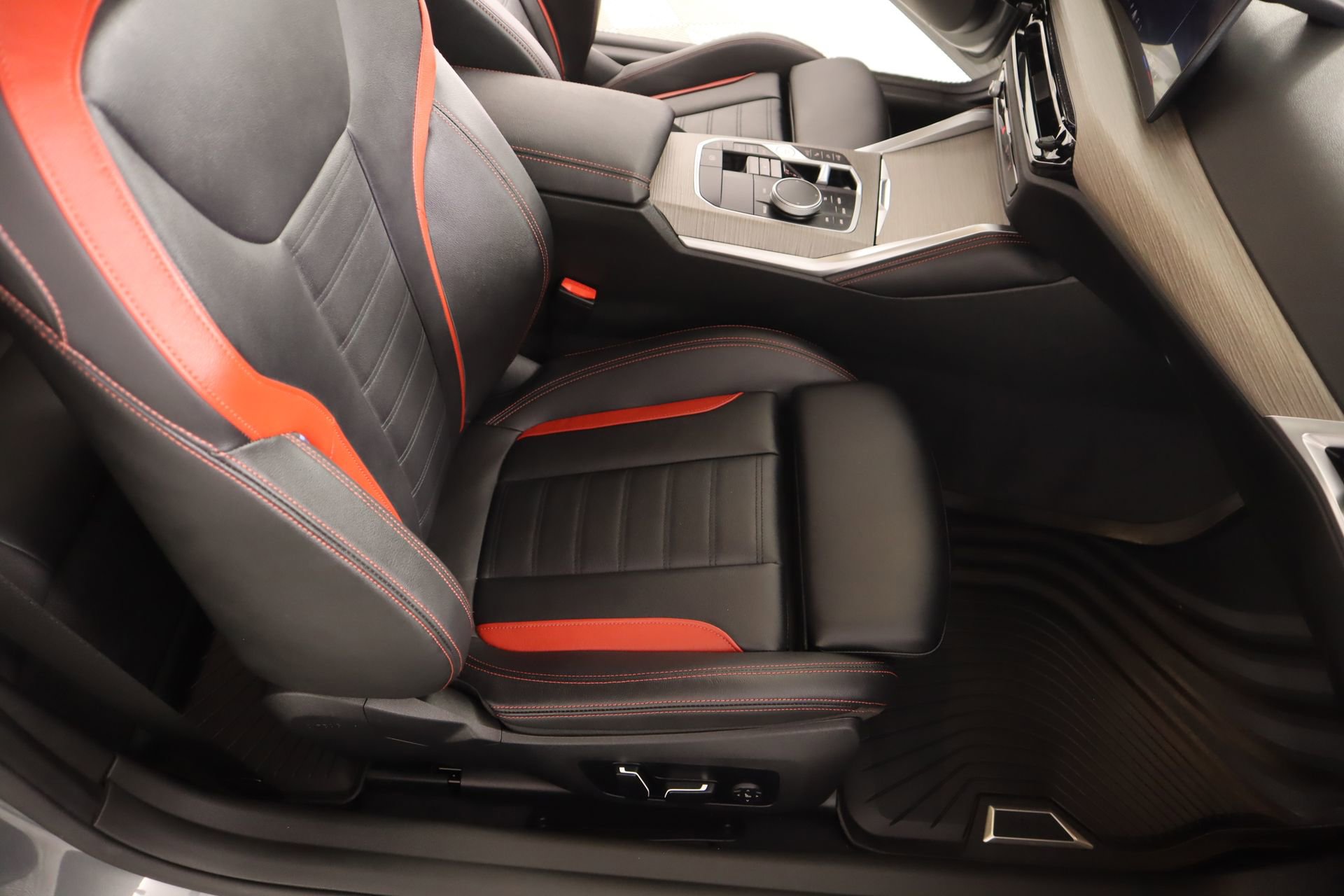 Used 2025 BMW 230i Coupe w/ M Sport Package image 14