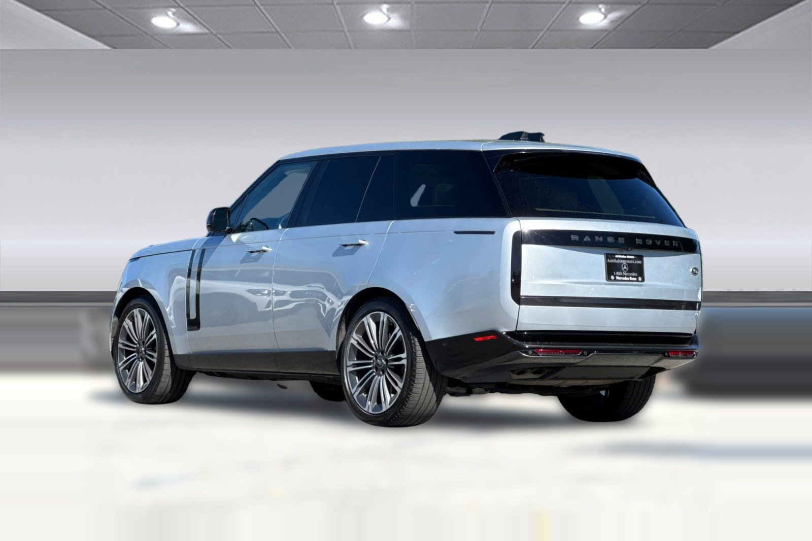 Used 2023 Land Rover Range Rover Autobiography AWD/4WD image 3